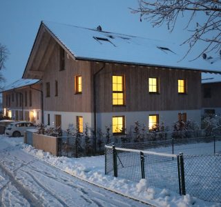 Chalet/ EFH im Schnee abends